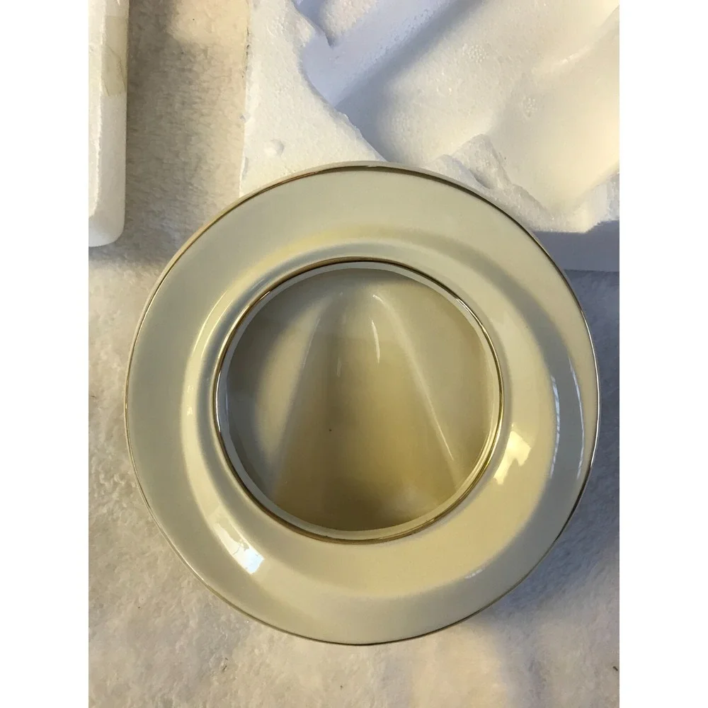 Vintage Lenox China Round Picture Frame Ivory and 24K Gold‎ Trim From Avon